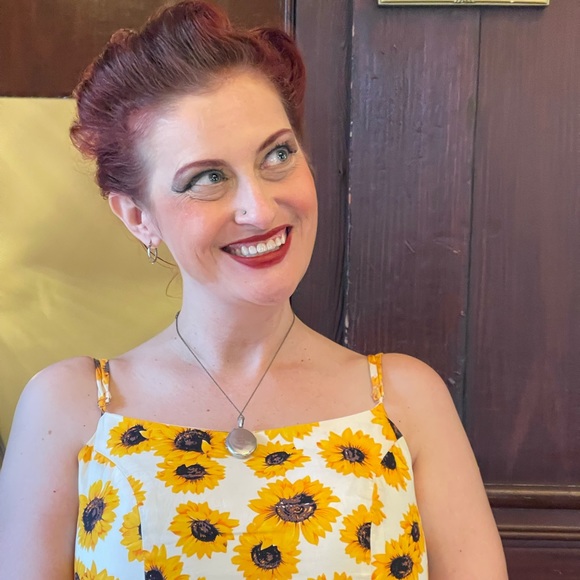 Meet your Posher, Dawn - Picture 2 of 12